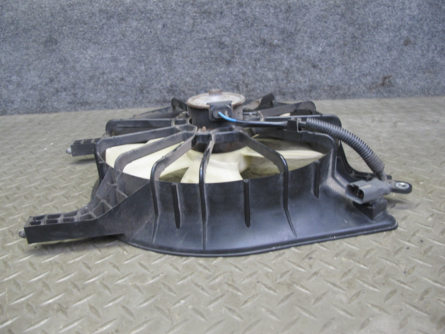 00-03 Honda S2000 Right 5 Blade Engine Cooling Fan Motor Shroud OEM