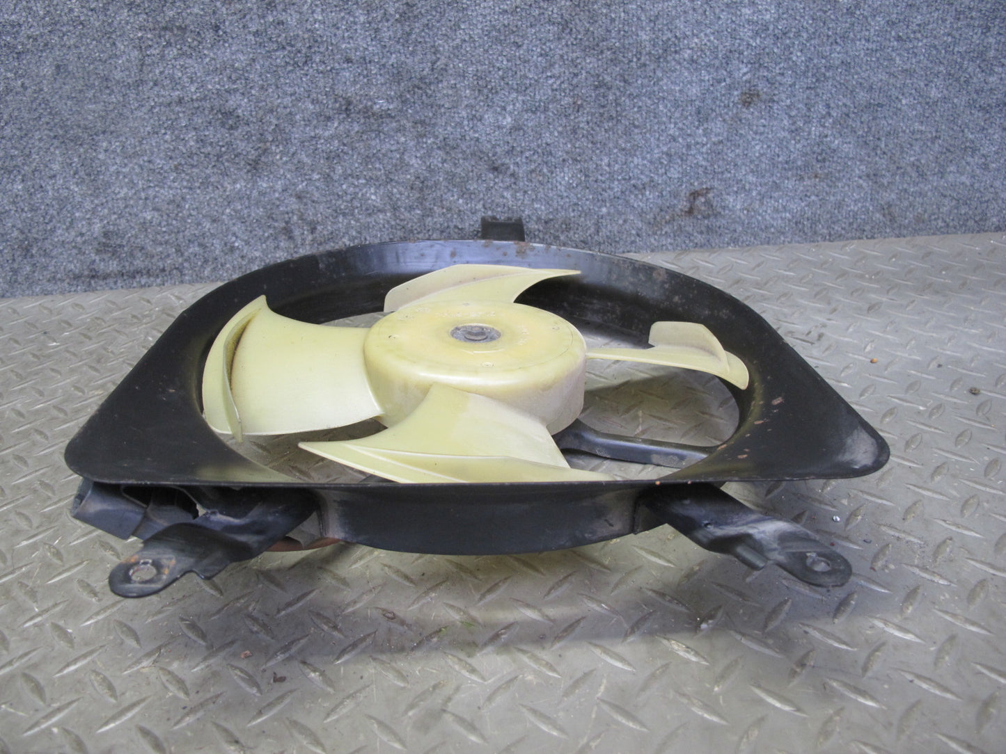 00-03 Honda S2000 Left 4 Blade Engine Cooling Fan Motor Shroud OEM