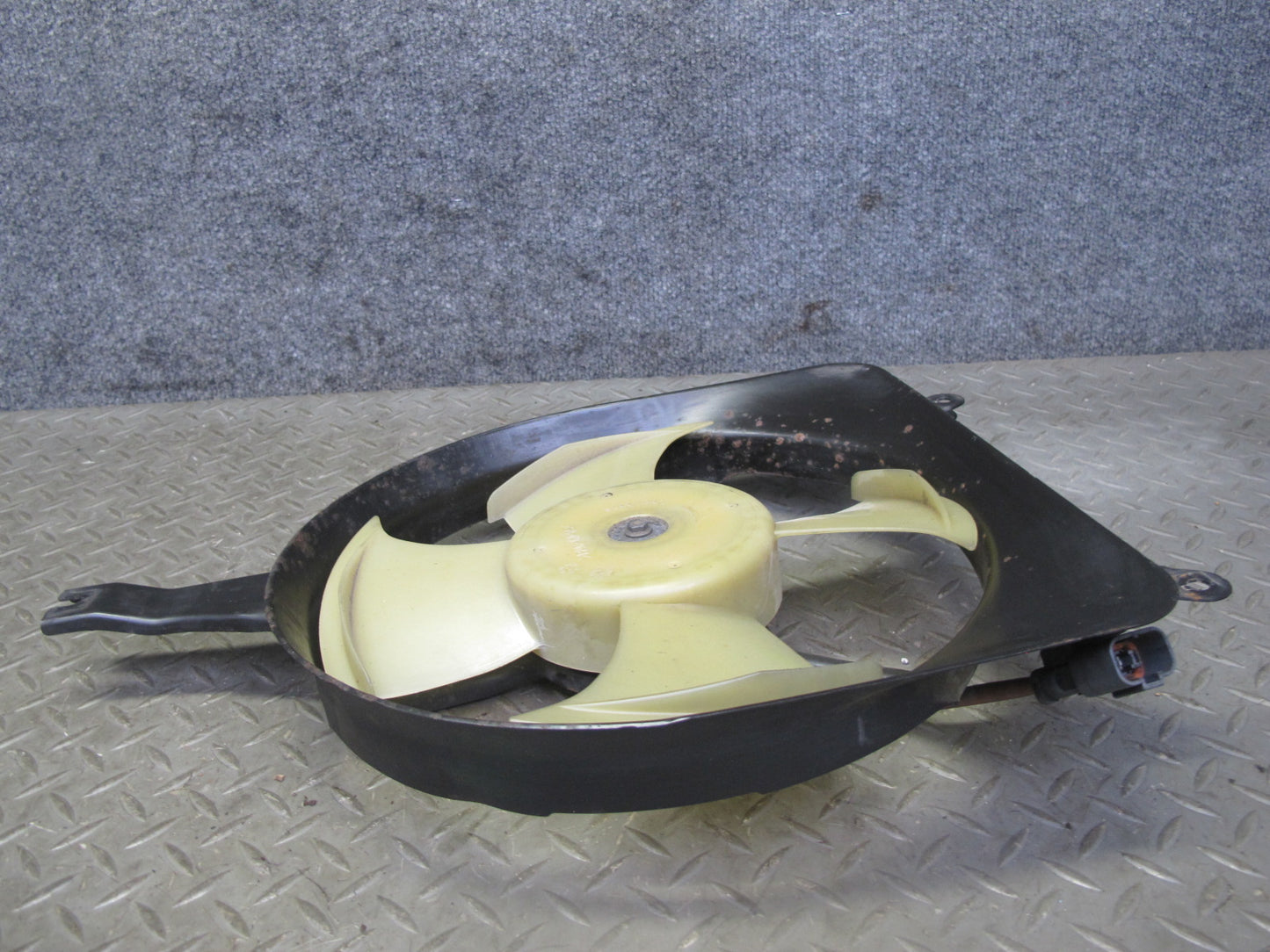 00-03 Honda S2000 Left 4 Blade Engine Cooling Fan Motor Shroud OEM