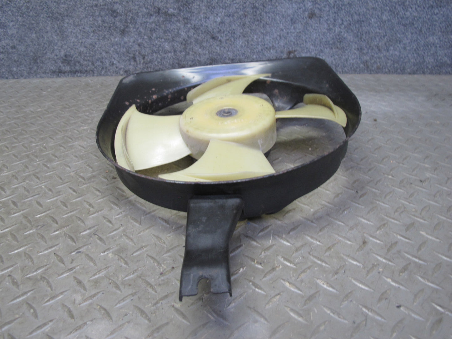 00-03 Honda S2000 Left 4 Blade Engine Cooling Fan Motor Shroud OEM