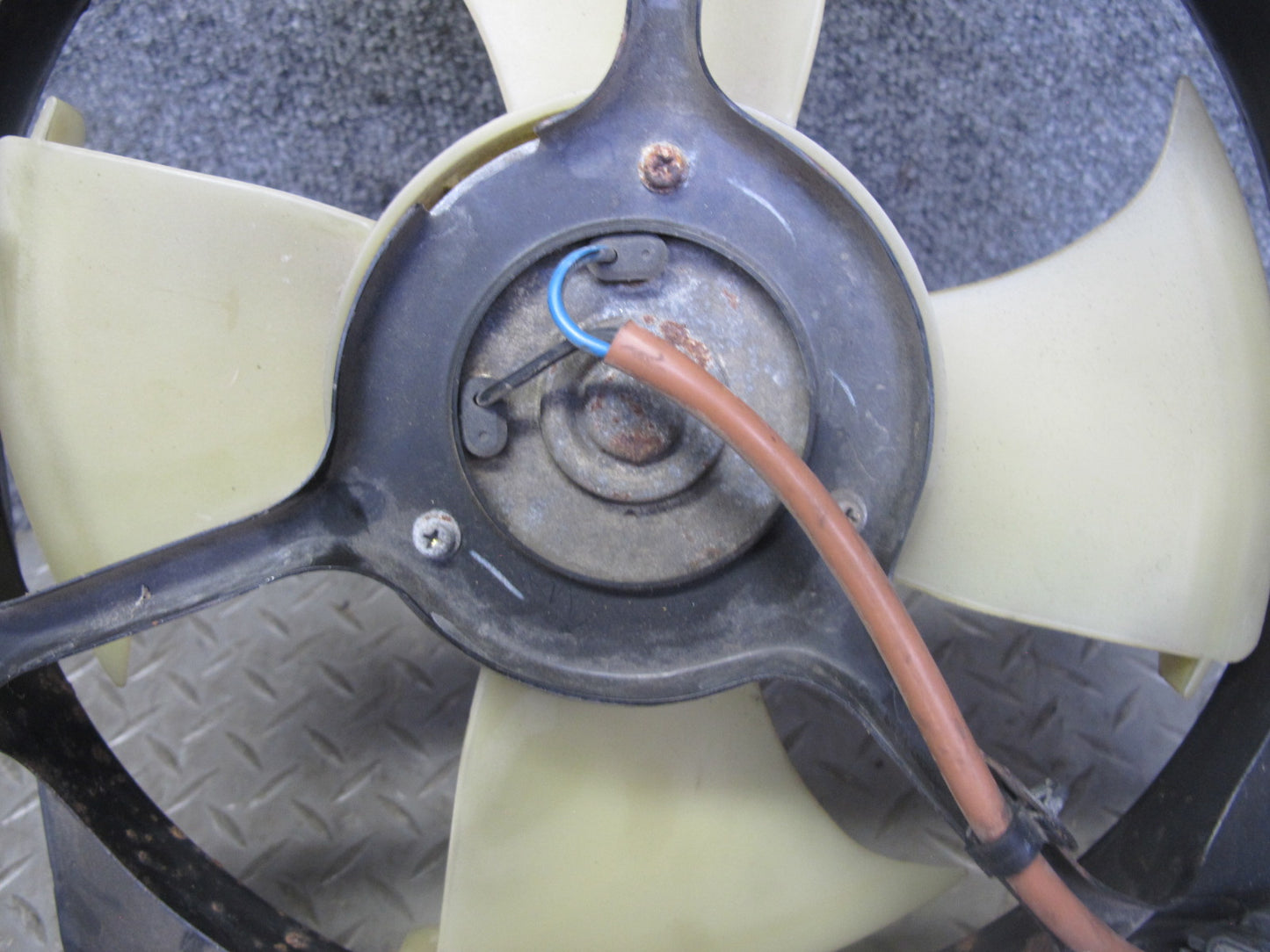 00-03 Honda S2000 Left 4 Blade Engine Cooling Fan Motor Shroud OEM