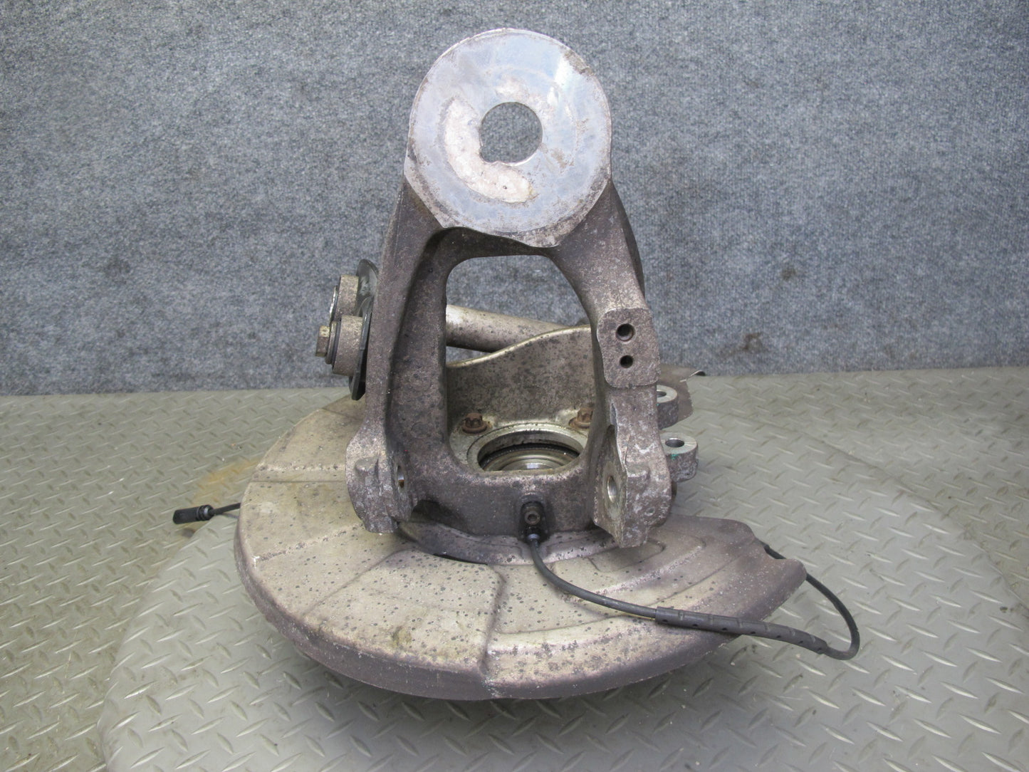2007-2013 BMW E70 E71 E72 AWD Rear Left Spindle Knuckle Wheel Hub Bearing