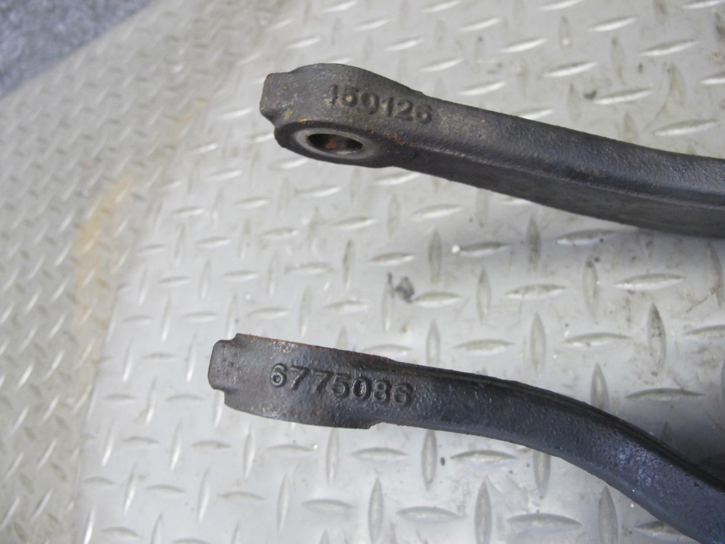 2007-2013 BMW E70 E71 AWD Front Strut Shock Absorber Lower Fork Set of 2