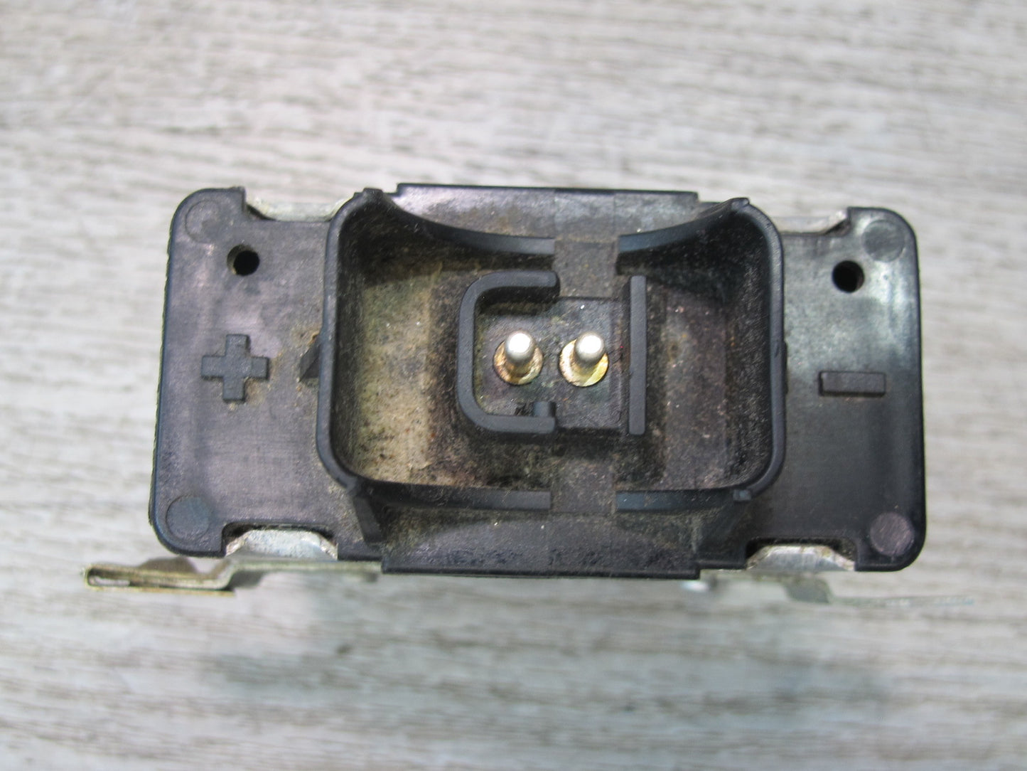 86-91 Mercedes R107 W126 Seat Belt Relay Module 0008210262 OEM
