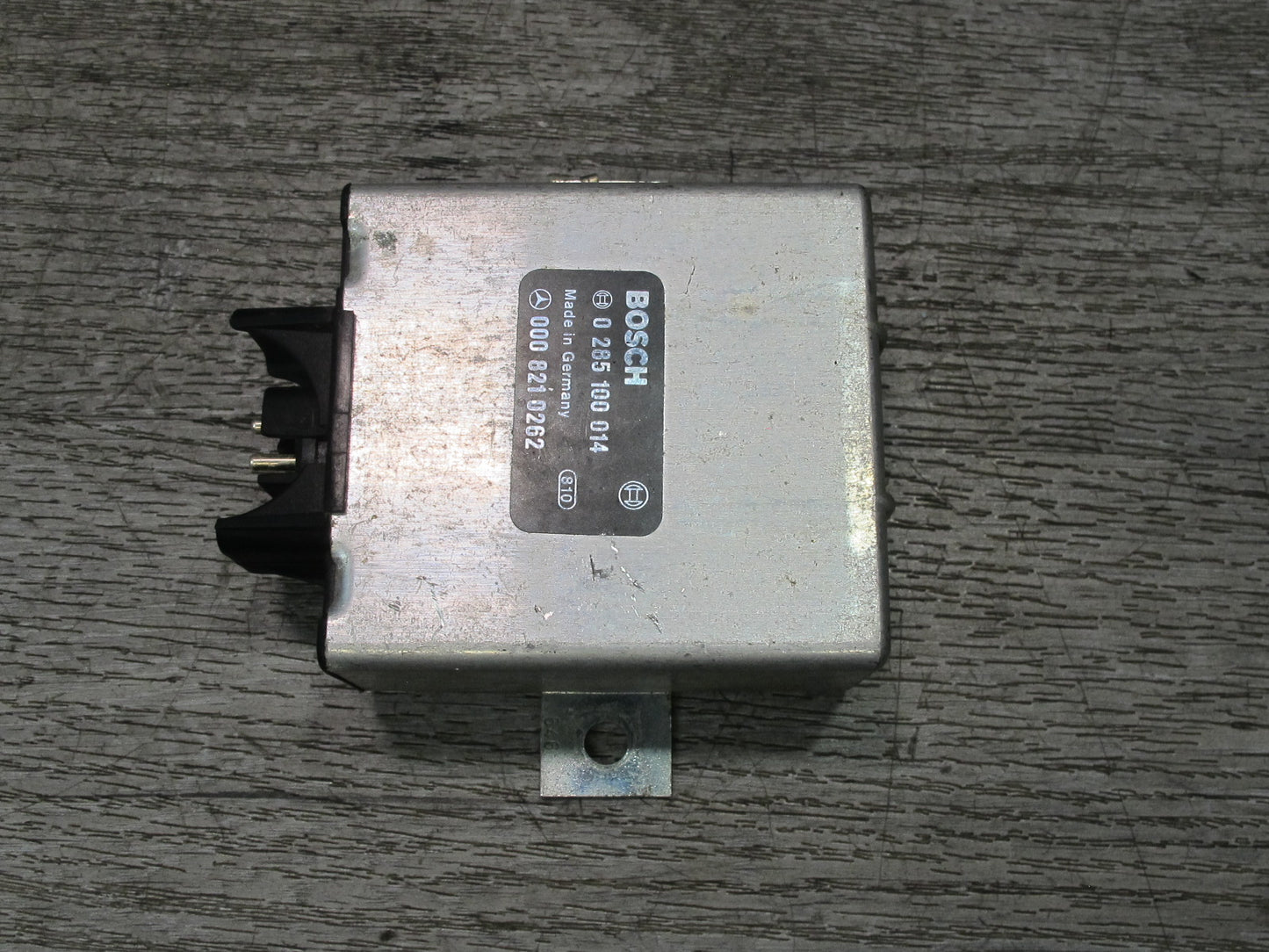 86-91 Mercedes R107 W126 Seat Belt Relay Module 0008210262 OEM