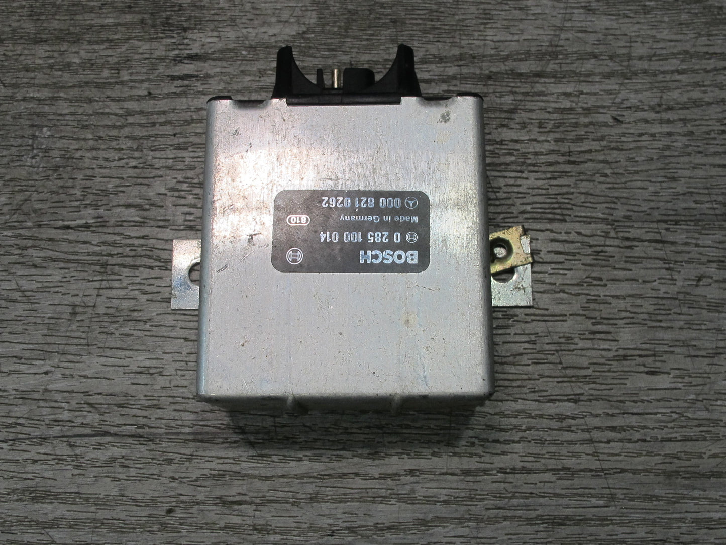 86-91 Mercedes R107 W126 Seat Belt Relay Module 0008210262 OEM