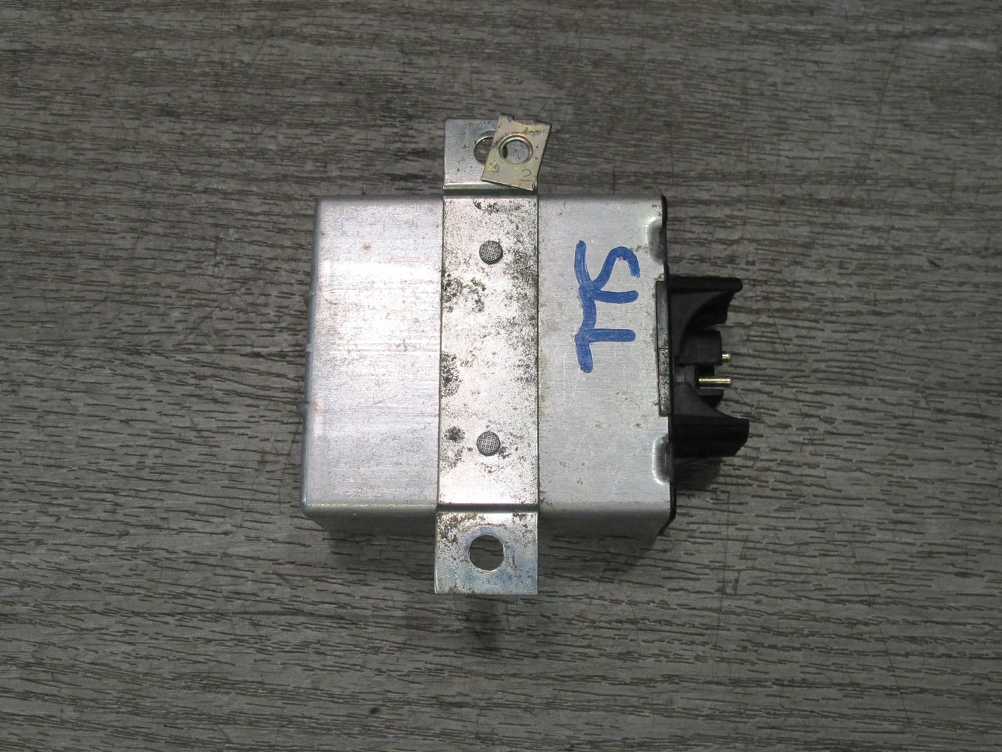 86-91 Mercedes R107 W126 Seat Belt Relay Module 0008210262 OEM