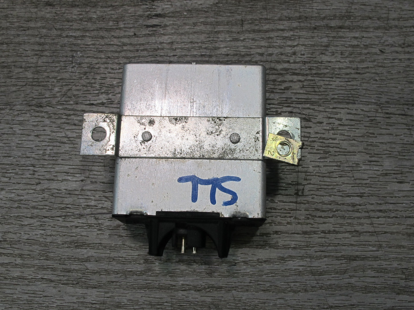 86-91 Mercedes R107 W126 Seat Belt Relay Module 0008210262 OEM