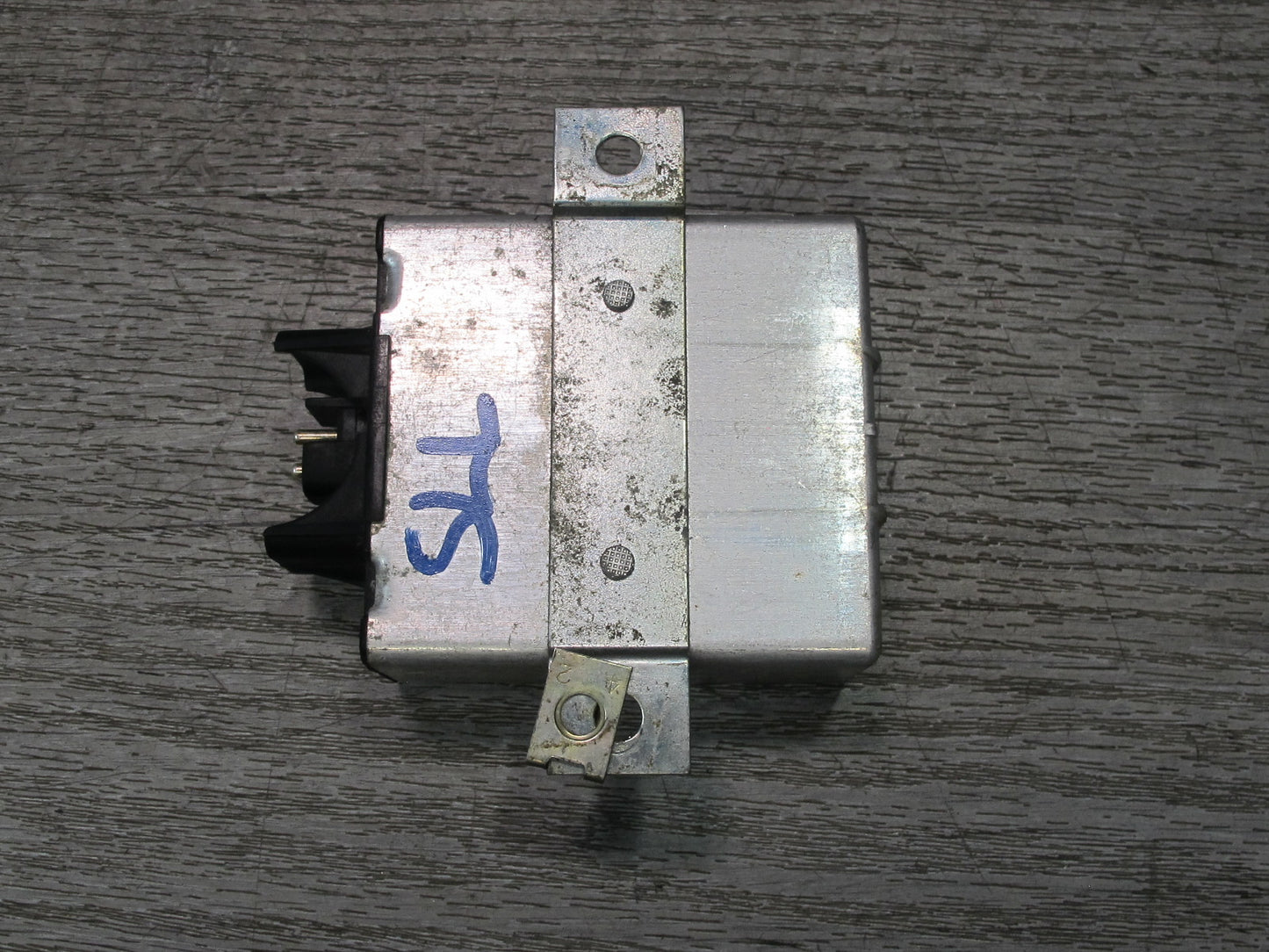 86-91 Mercedes R107 W126 Seat Belt Relay Module 0008210262 OEM