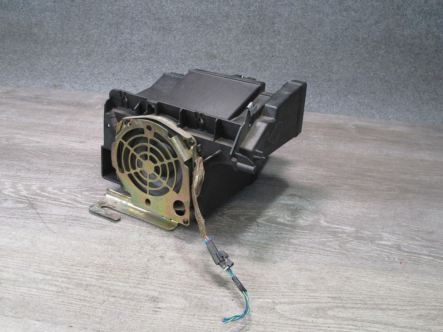 2003-2007 Hummer H2 Bose Audio Subwoofer Speaker Box 15177436