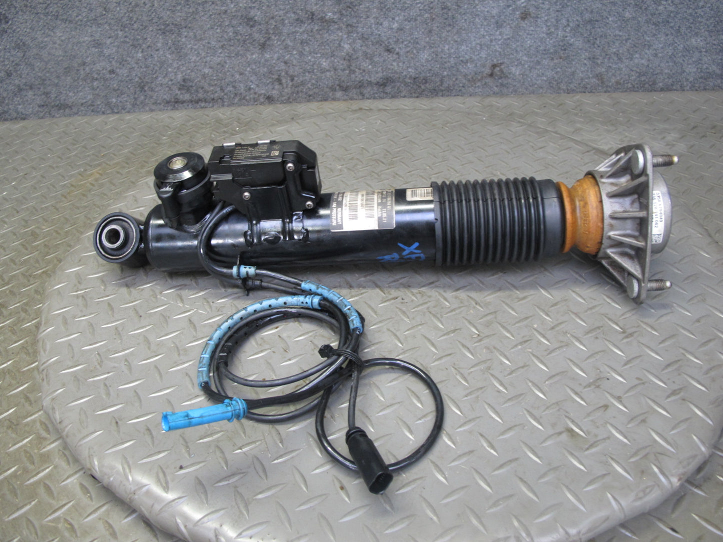 2010-2013 BMW E70 E71 X5M X6M Rear VDC Strut Shock Absorber Set of 2