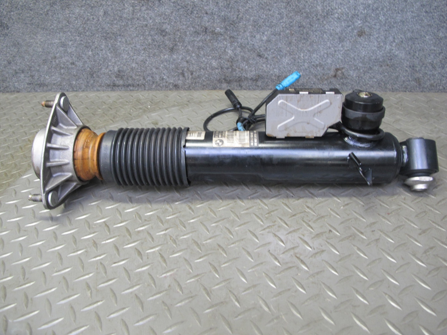 2010-2013 BMW E70 E71 X5M X6M Rear VDC Strut Shock Absorber Set of 2