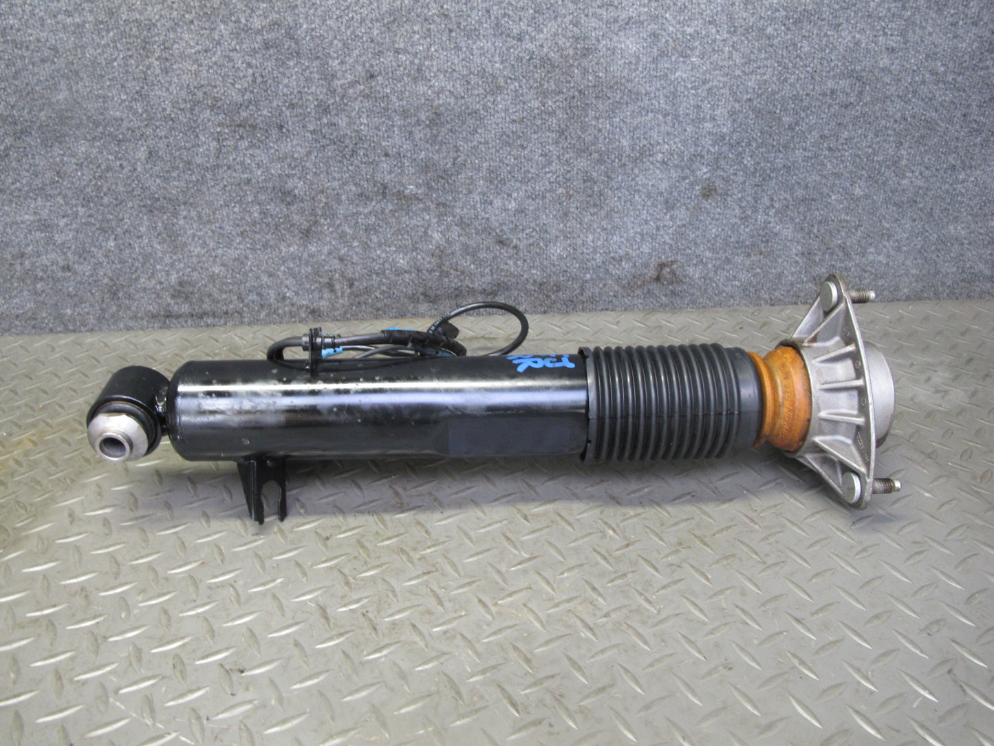 2010-2013 BMW E70 E71 X5M X6M Rear VDC Strut Shock Absorber Set of 2