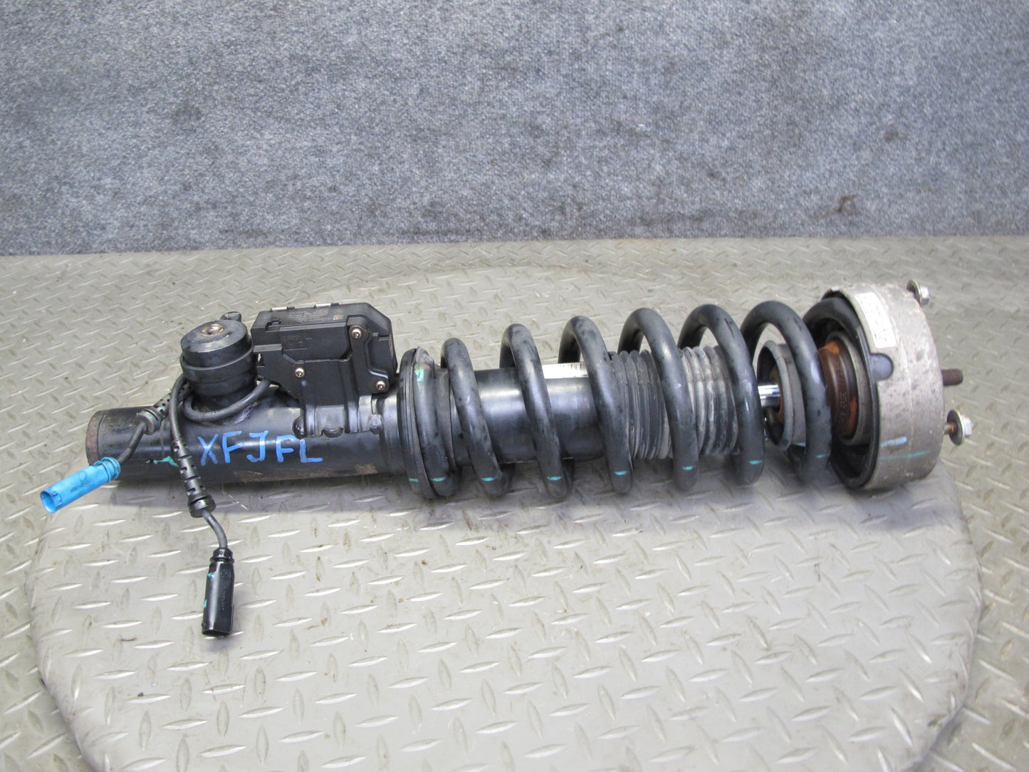 2010-2013 BMW E70 E71 X5M X6M Front VDC Strut Shock Absorber Set of 2