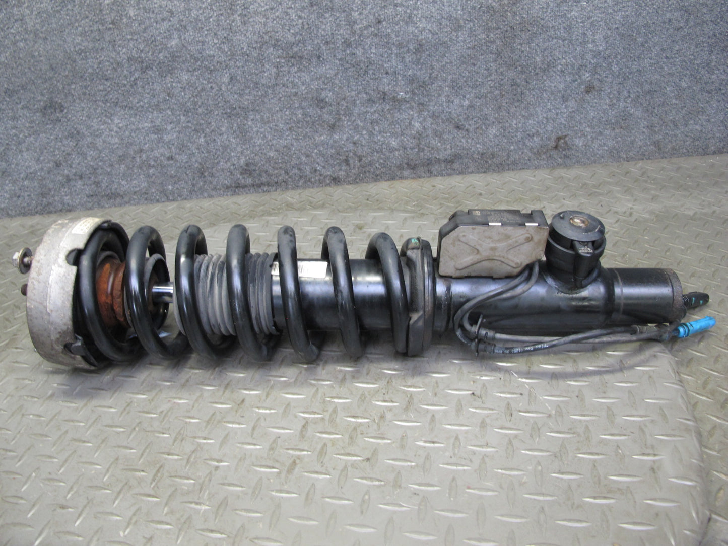 2010-2013 BMW E70 E71 X5M X6M Front VDC Strut Shock Absorber Set of 2