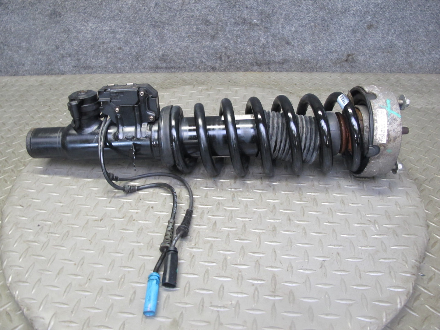 2010-2013 BMW E70 E71 X5M X6M Front VDC Strut Shock Absorber Set of 2