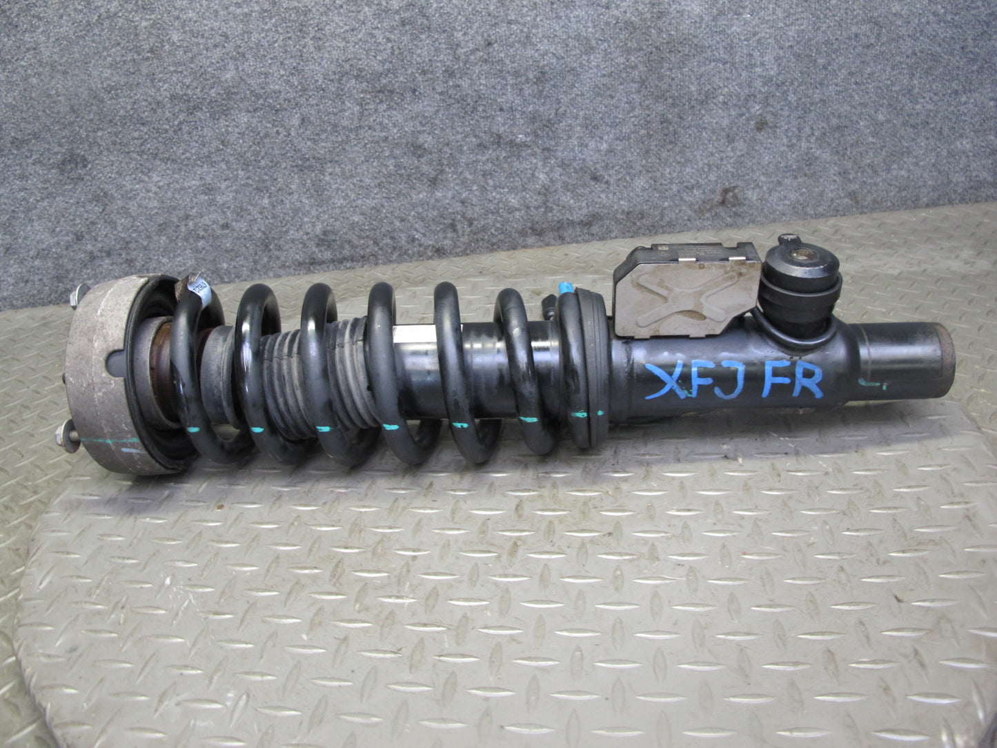 2010-2013 BMW E70 E71 X5M X6M Front VDC Strut Shock Absorber Set of 2