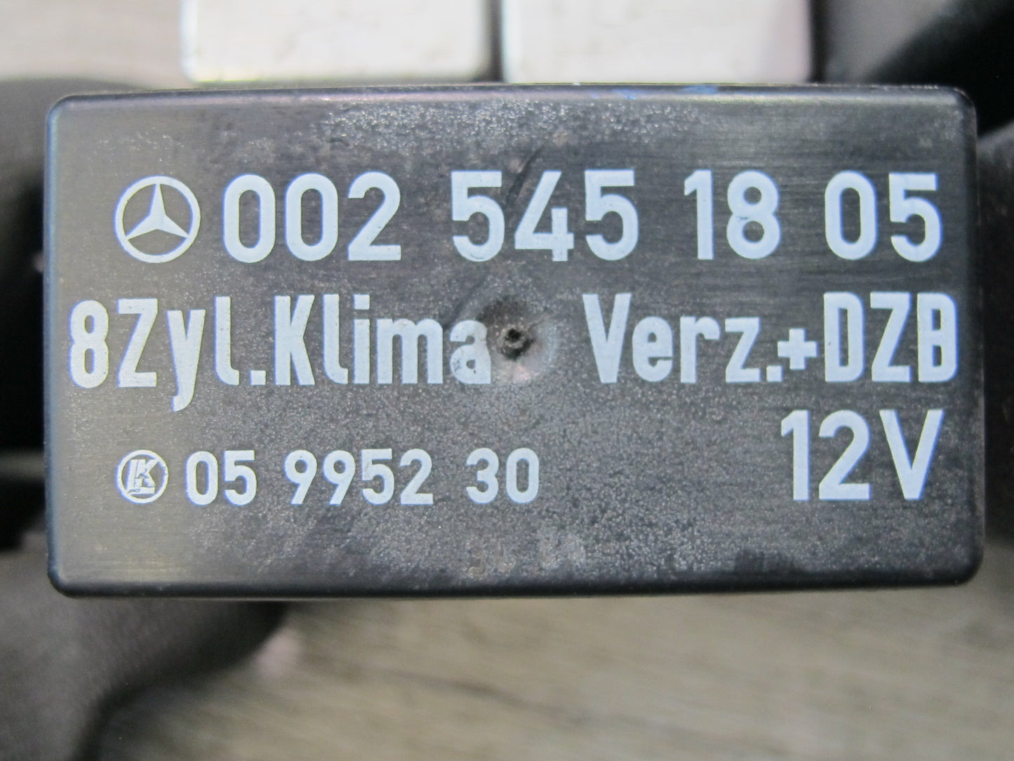 86-89 Mercedes R107 560SL Fuel Pump Idle Speed A/C Relay Box Module Holder OEM