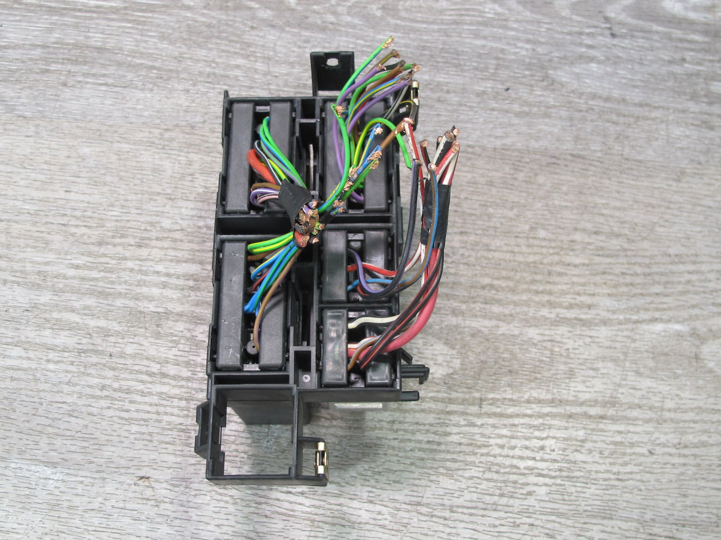 86-89 Mercedes R107 560SL Fuel Pump Idle Speed A/C Relay Box Module Holder OEM