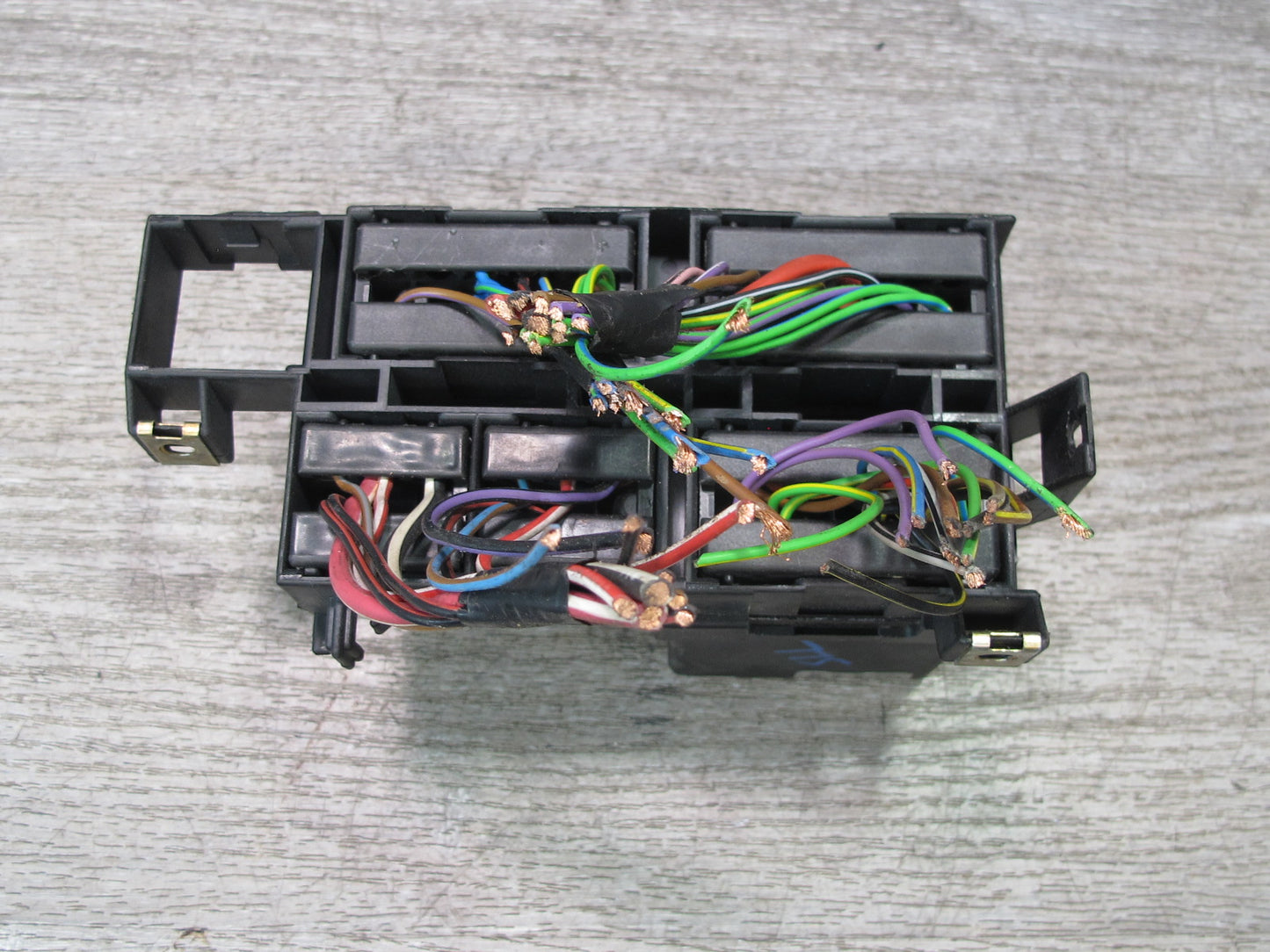 86-89 Mercedes R107 560SL Fuel Pump Idle Speed A/C Relay Box Module Holder OEM