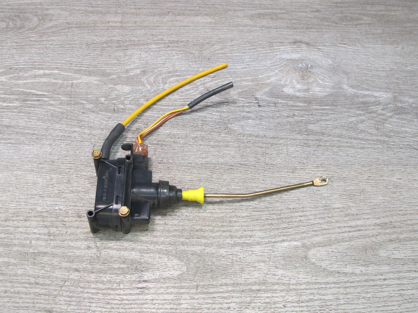 86-89 Mercedes R107 560SL Rear Trunk Lid Lock Release Vacuum Actuator OEM