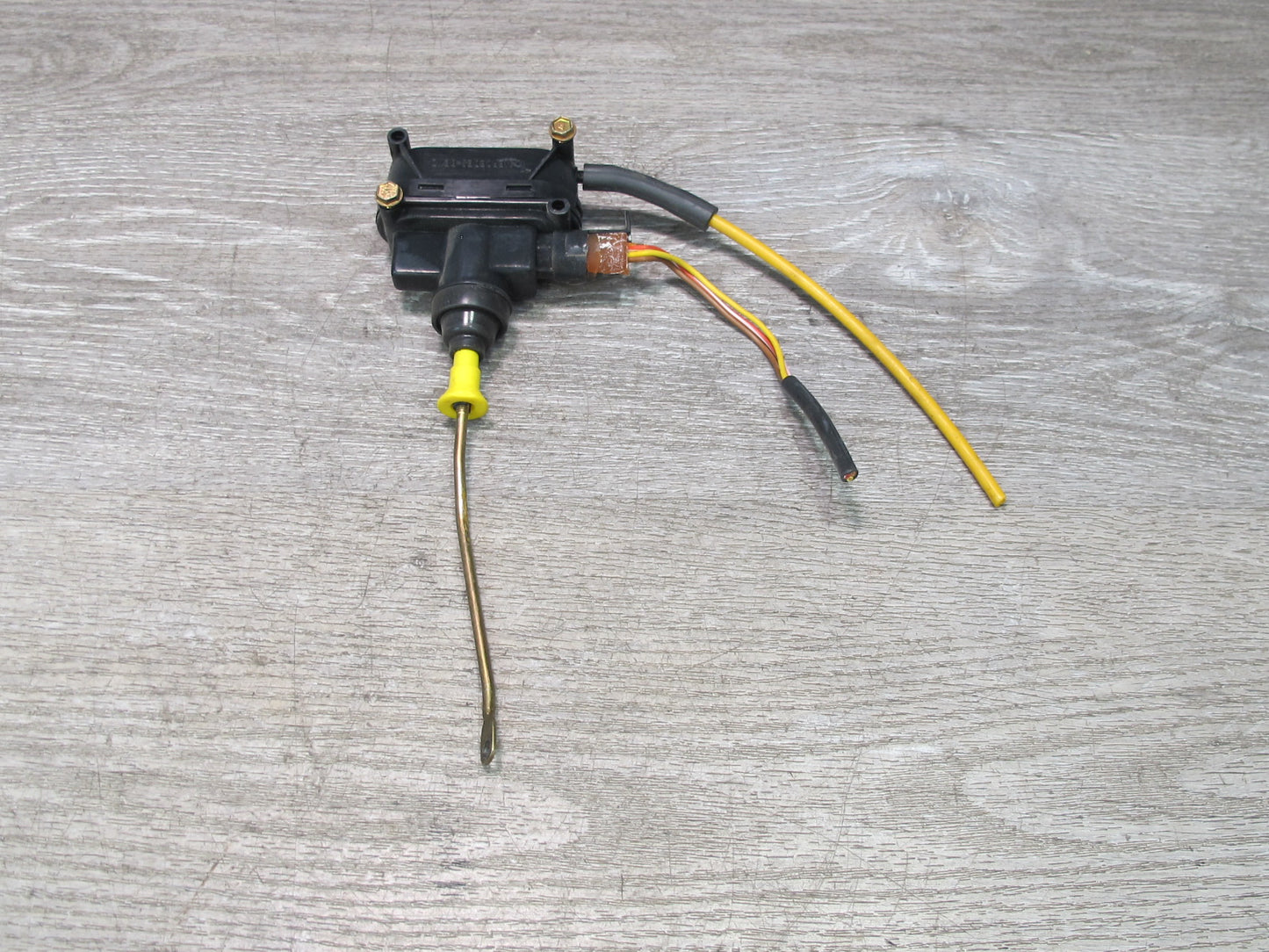 86-89 Mercedes R107 560SL Rear Trunk Lid Lock Release Vacuum Actuator OEM