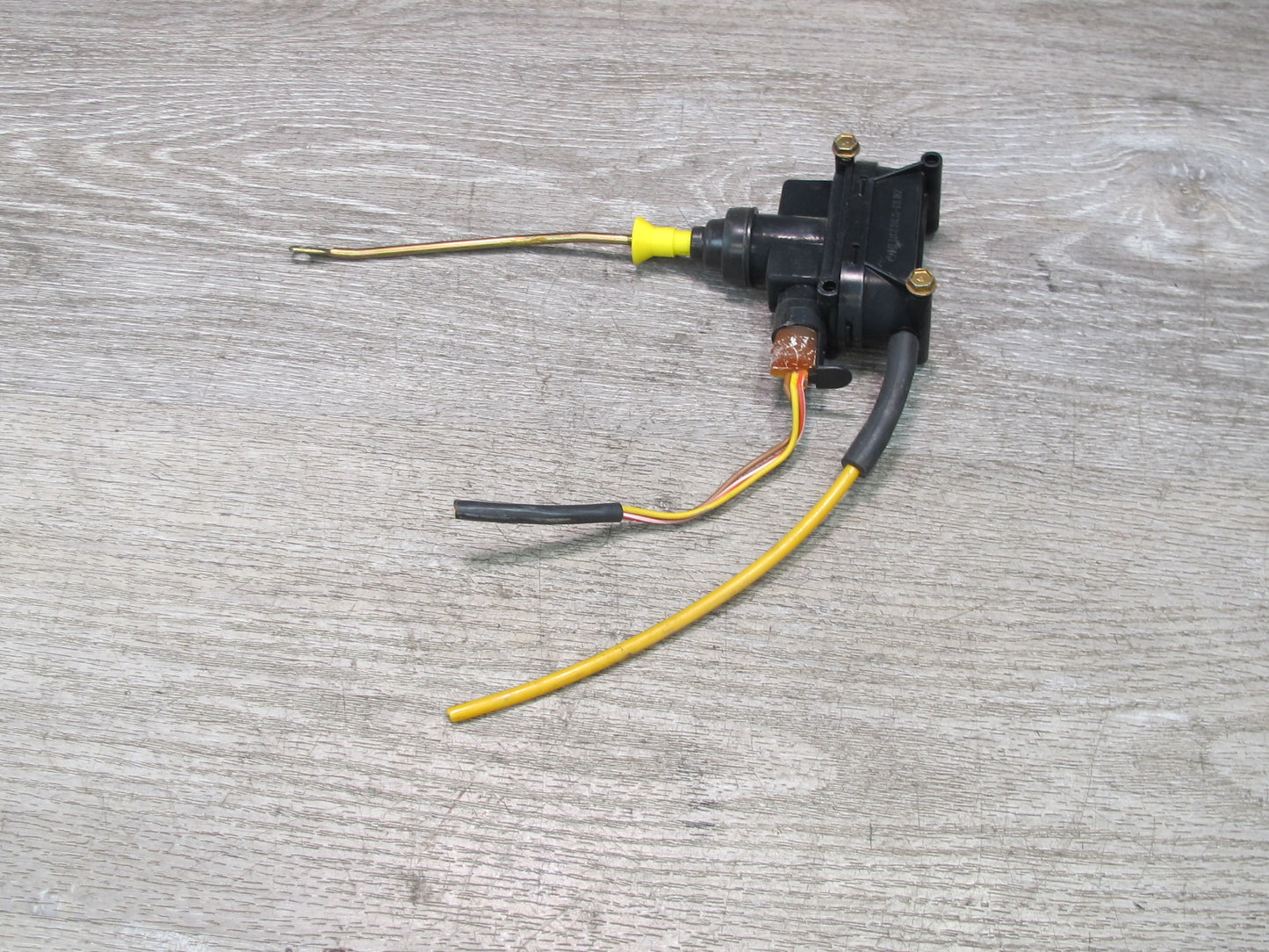 86-89 Mercedes R107 560SL Rear Trunk Lid Lock Release Vacuum Actuator OEM