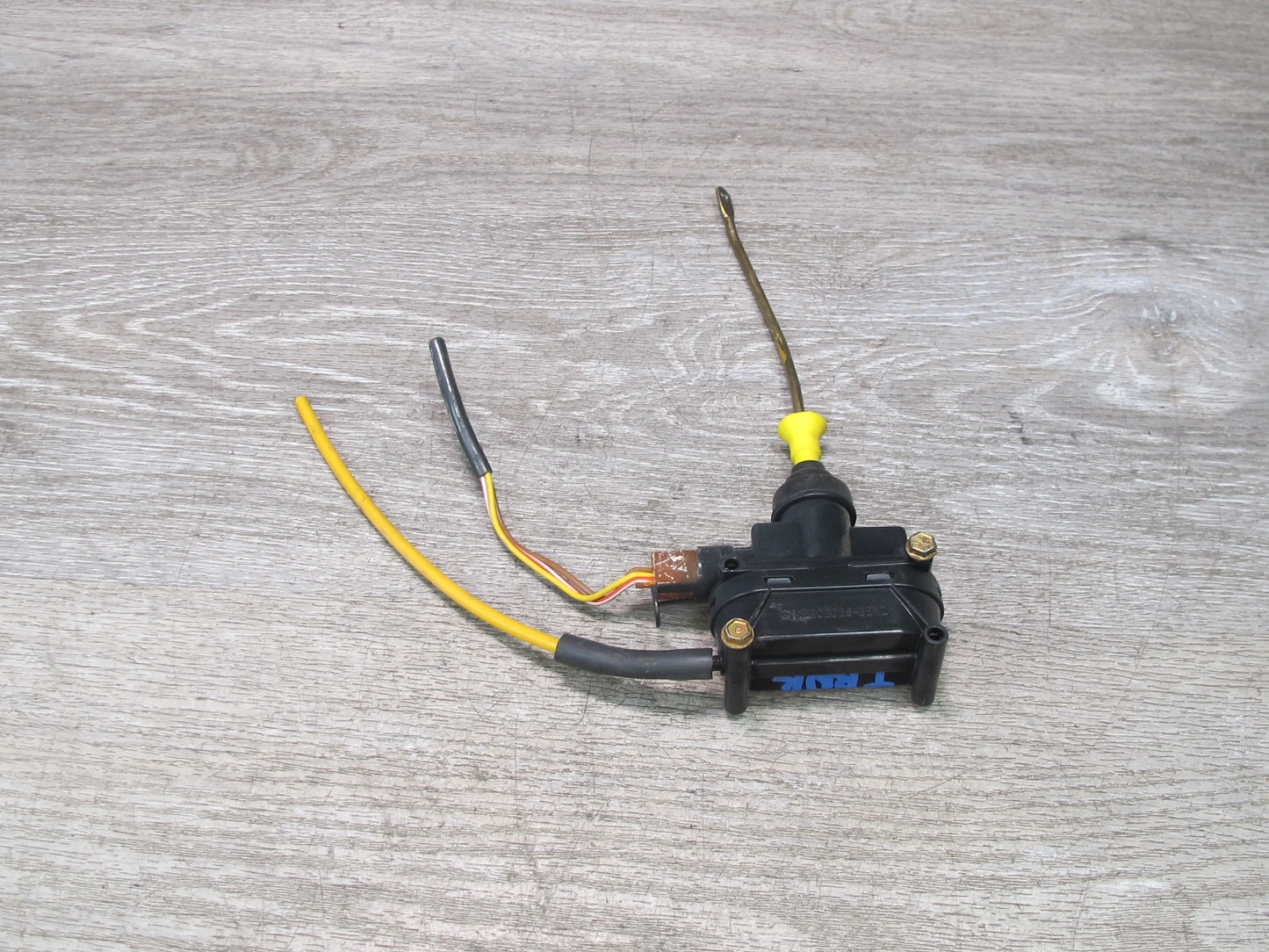 86-89 Mercedes R107 560SL Rear Trunk Lid Lock Release Vacuum Actuator OEM