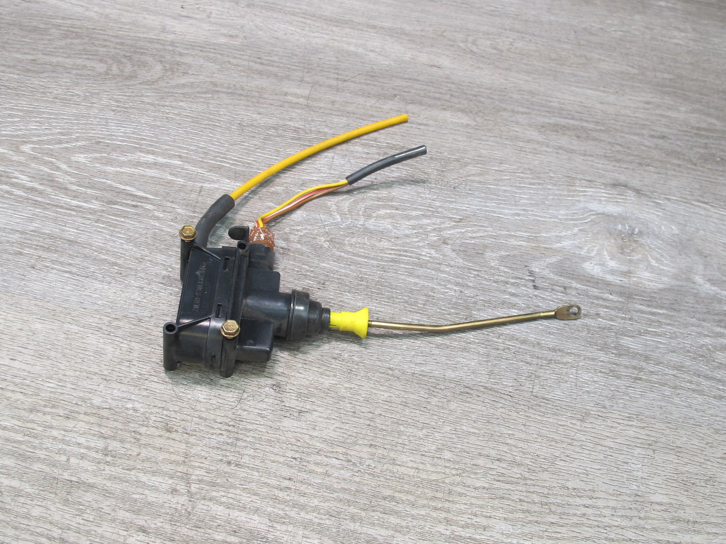 86-89 Mercedes R107 560SL Rear Trunk Lid Lock Release Vacuum Actuator OEM