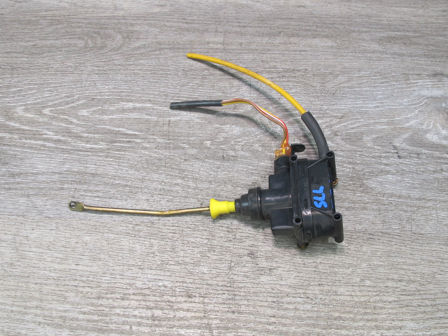 86-89 Mercedes R107 560SL Rear Trunk Lid Lock Release Vacuum Actuator OEM