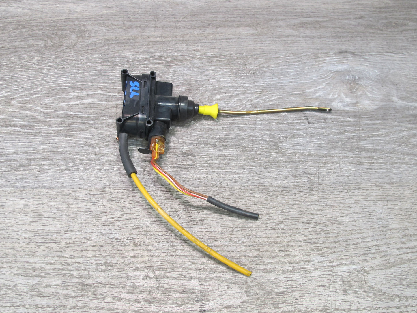 86-89 Mercedes R107 560SL Rear Trunk Lid Lock Release Vacuum Actuator OEM