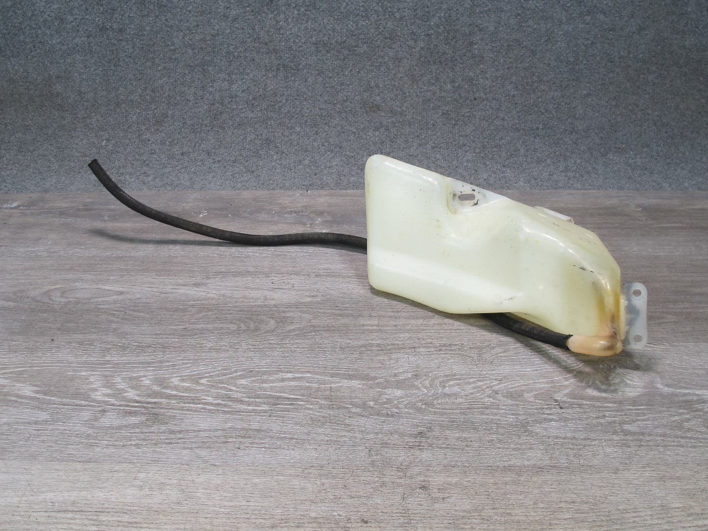 86-89 Mercedes R107 560SL Engine Coolant Expansion Overflow Reservoir Tank OEM