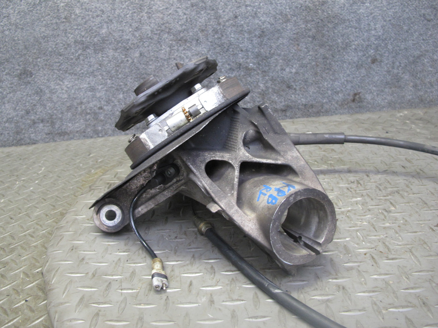 1997-2004 Porsche Boxster 986 Rear Left Side Spindle Knuckle Wheel Hub Bearing