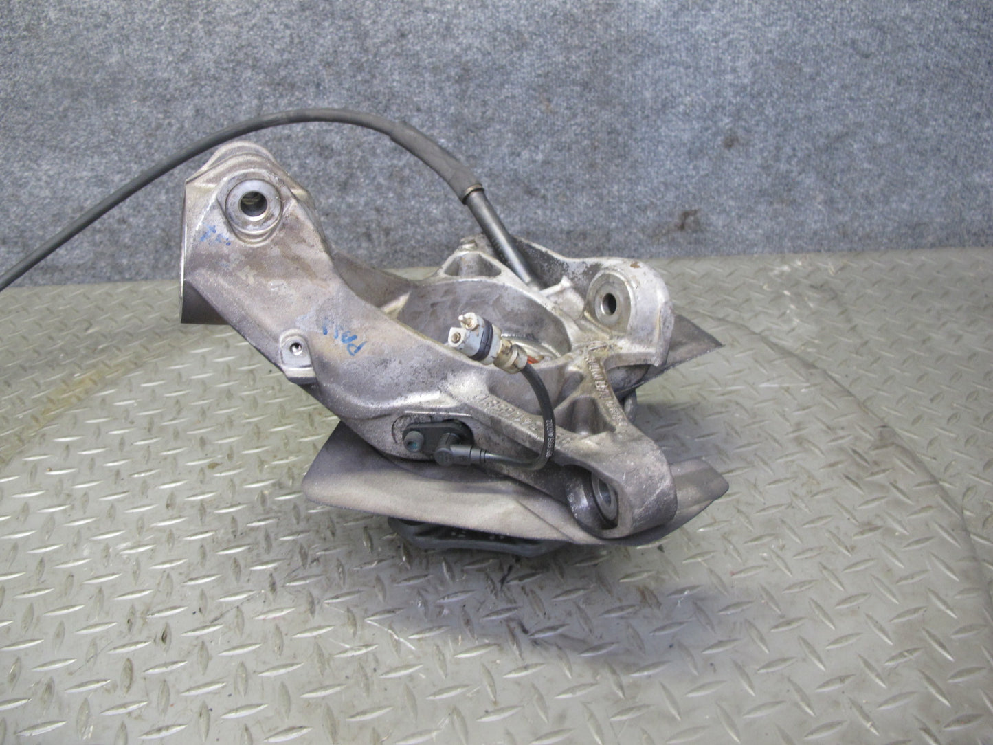 1997-2004 Porsche Boxster 986 Rear Left Side Spindle Knuckle Wheel Hub Bearing