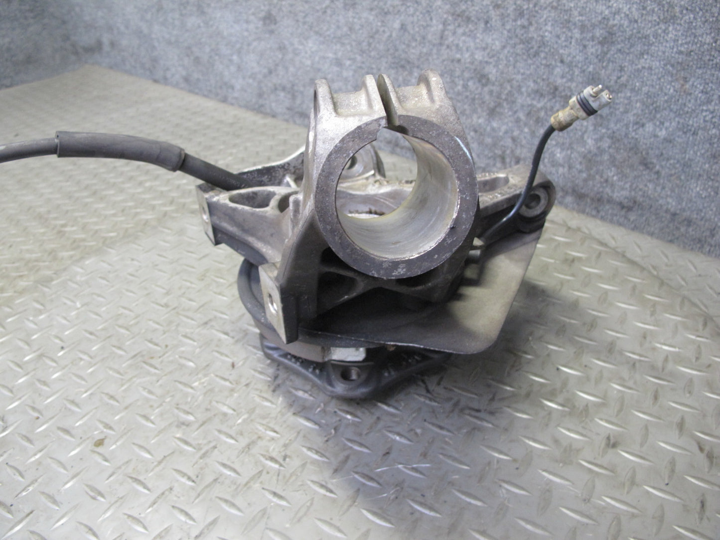 1997-2004 Porsche Boxster 986 Rear Left Side Spindle Knuckle Wheel Hub Bearing