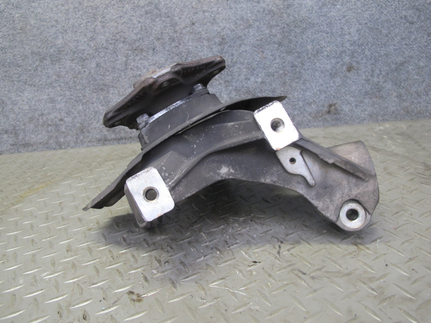 1997-2004 Porsche Boxster 986 Front Left Side Spindle Knuckle Wheel Hub Bearing