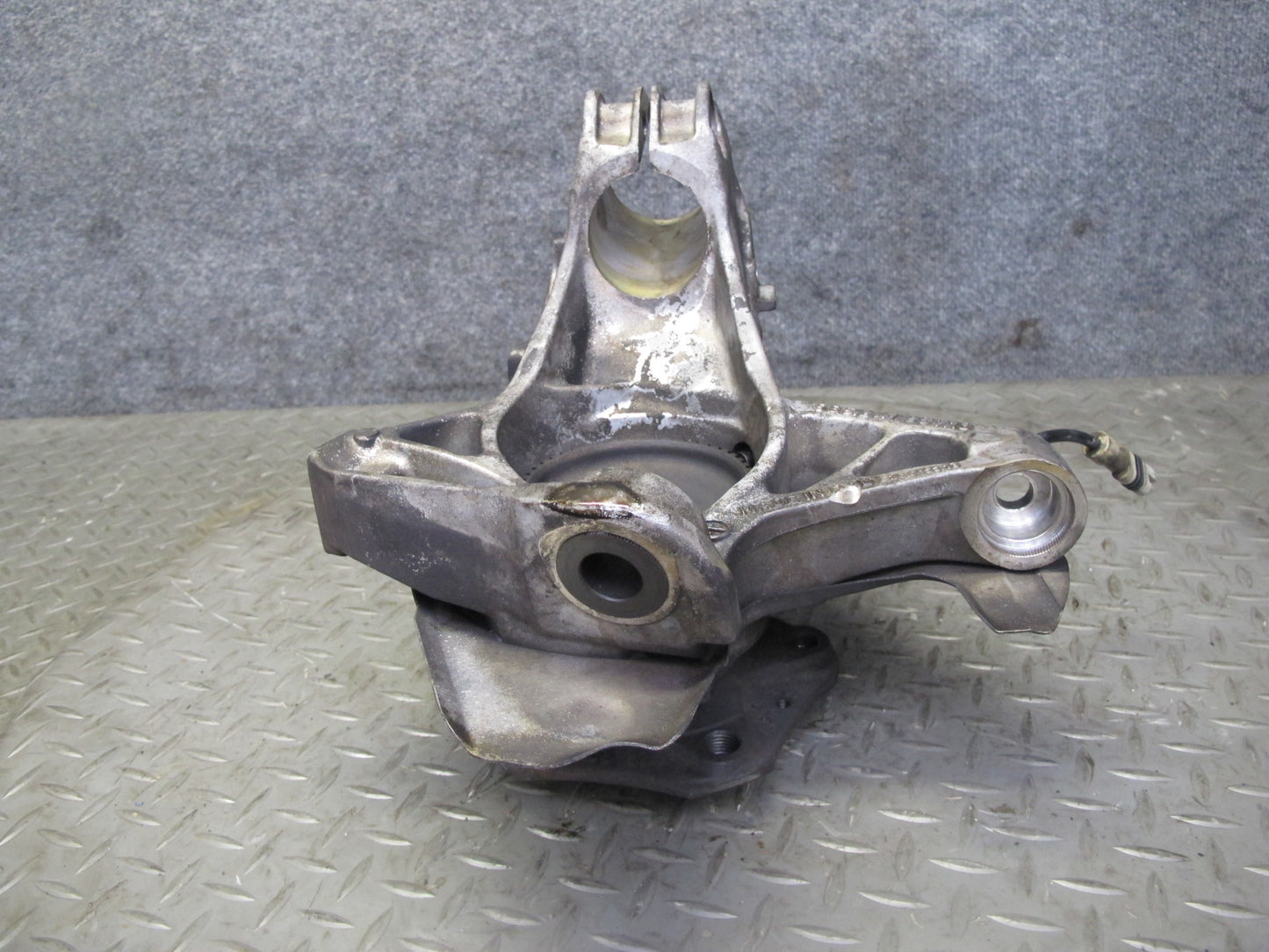 1997-2004 Porsche Boxster 986 Front Left Side Spindle Knuckle Wheel Hub Bearing