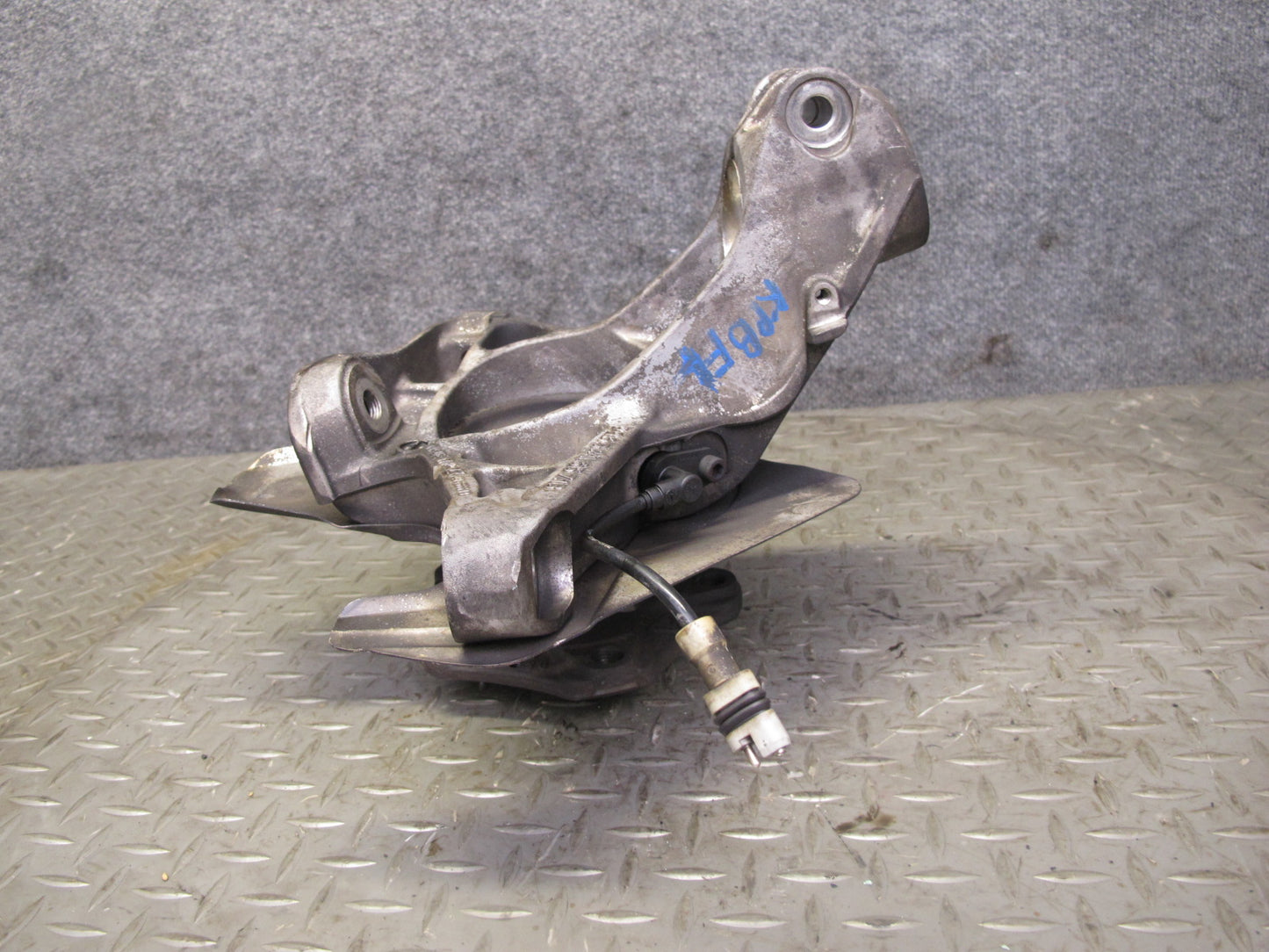1997-2004 Porsche Boxster 986 Front Left Side Spindle Knuckle Wheel Hub Bearing