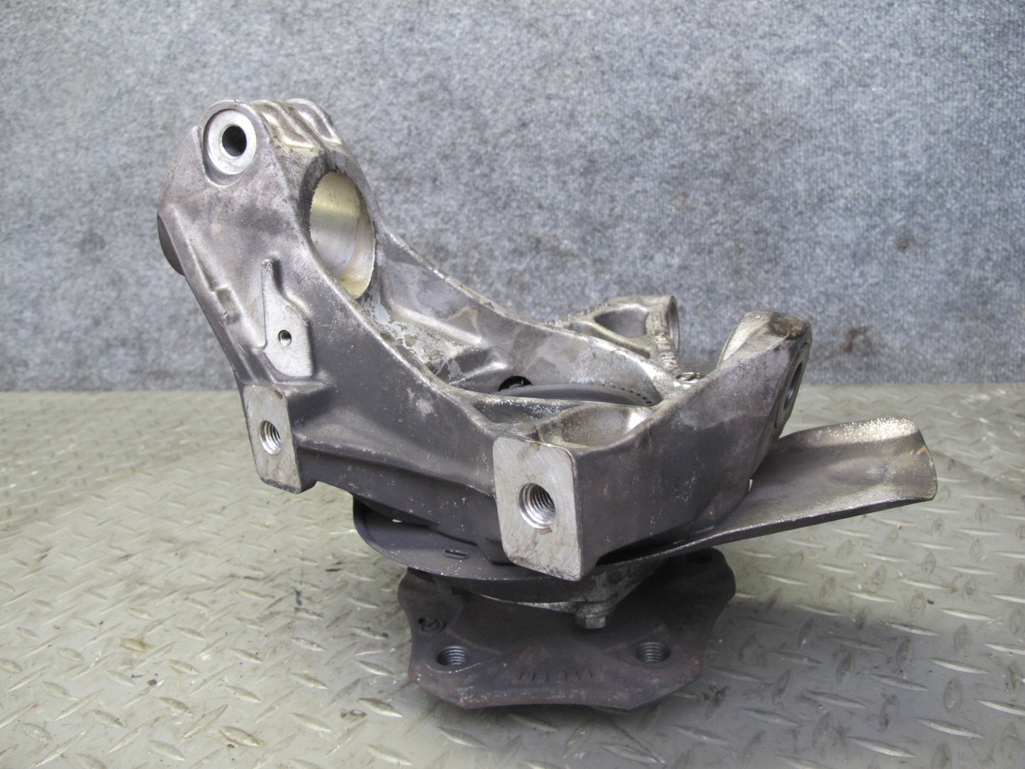 1997-2004 Porsche Boxster 986 Front Left Side Spindle Knuckle Wheel Hub Bearing