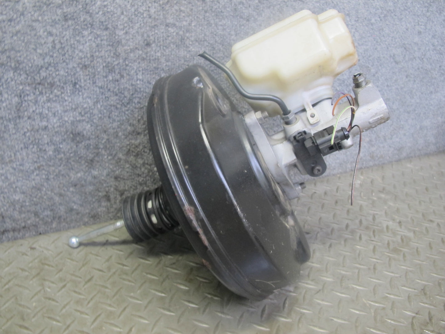 2008 VW Golf R32 MK5 VR6 Brake Master Cylinder Booster Fluid Reservoir OEM