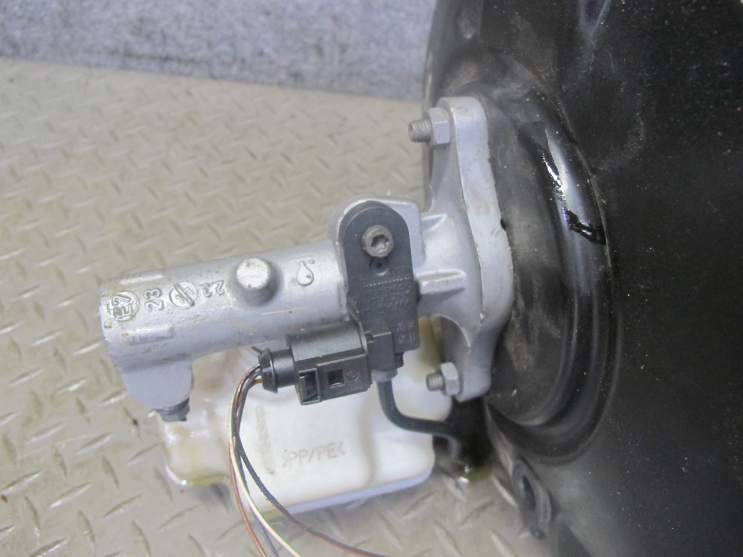 2008 VW Golf R32 MK5 VR6 Brake Master Cylinder Booster Fluid Reservoir OEM