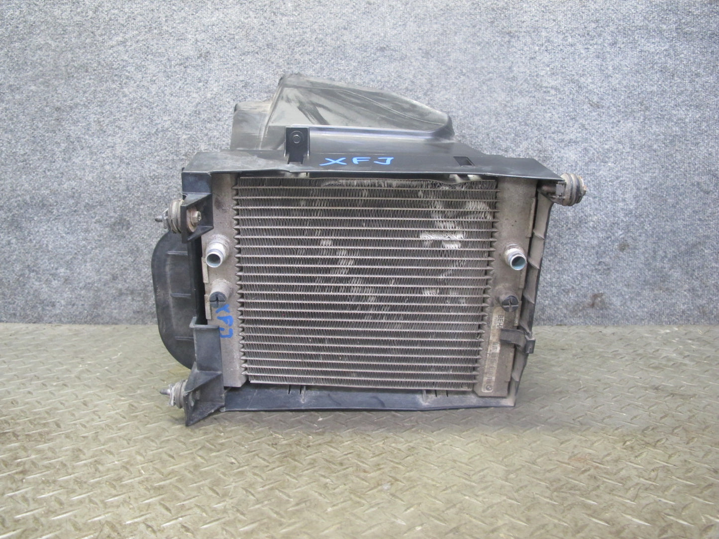 2010-2013 BMW E70 E71 X5M X6M S63 Engine Front Right Oil Cooler w Shroud
