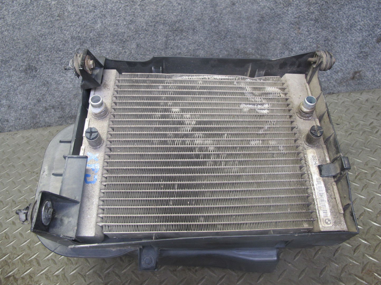 2010-2013 BMW E70 E71 X5M X6M S63 Engine Front Right Oil Cooler w Shroud