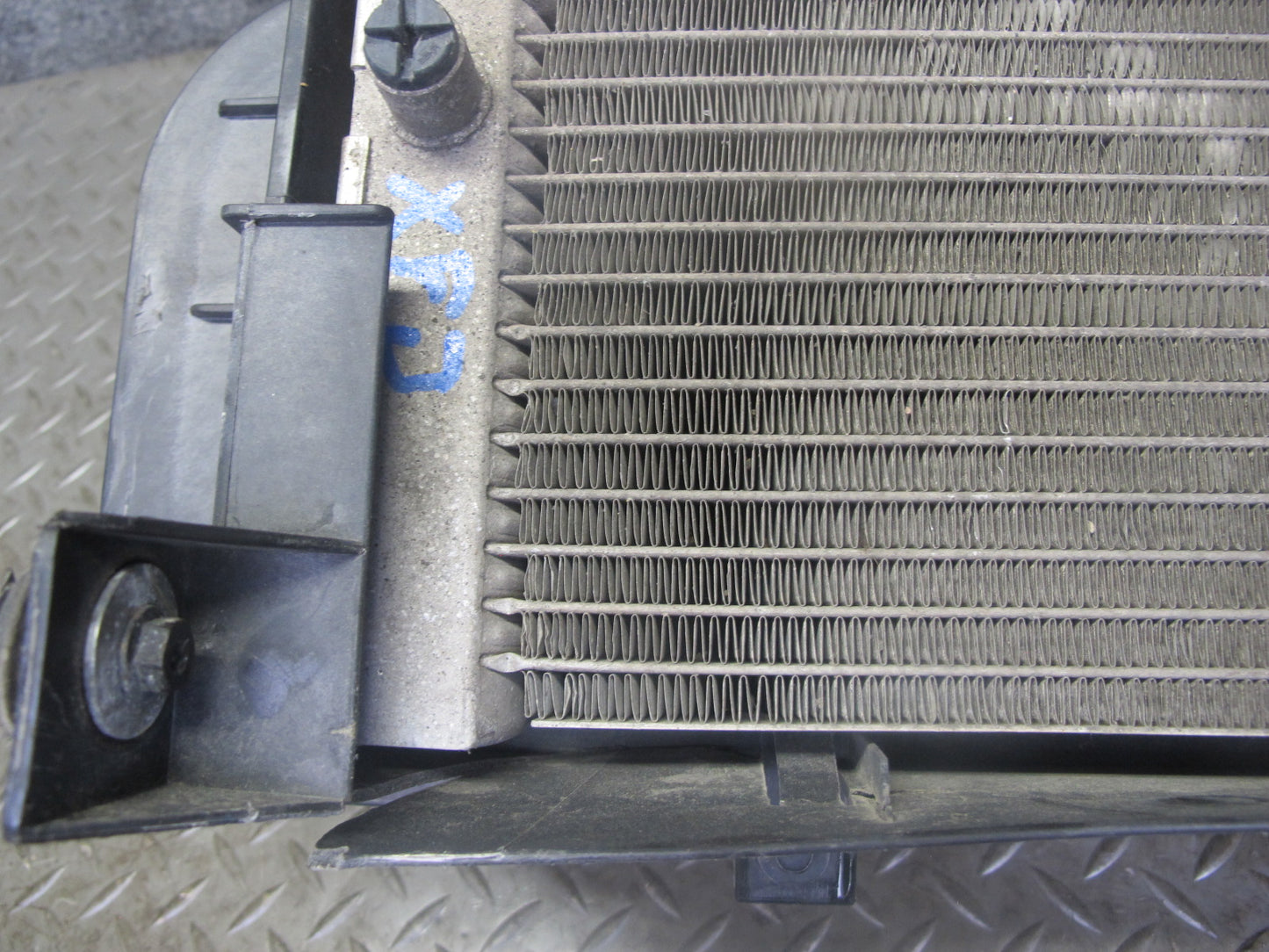2010-2013 BMW E70 E71 X5M X6M S63 Engine Front Right Oil Cooler w Shroud