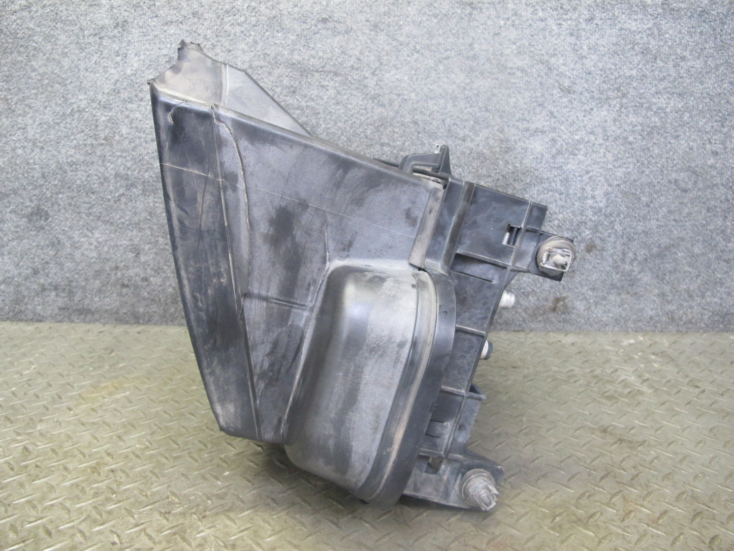 2010-2013 BMW E70 E71 X5M X6M S63 Engine Front Right Oil Cooler w Shroud