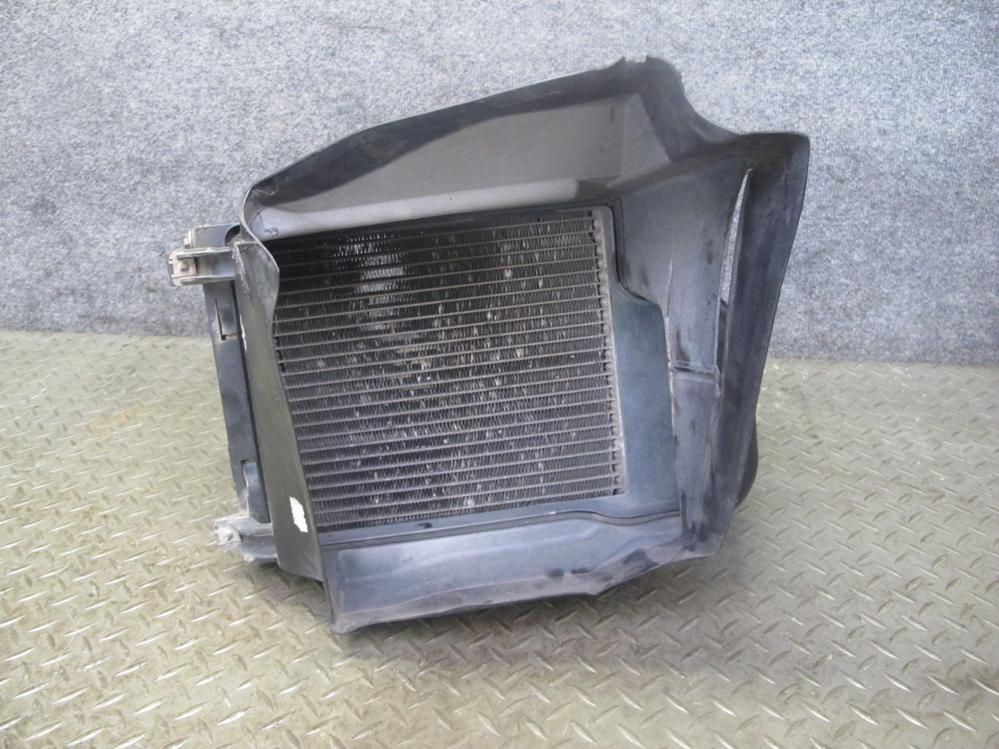 2010-2013 BMW E70 E71 X5M X6M S63 Engine Front Right Oil Cooler w Shroud