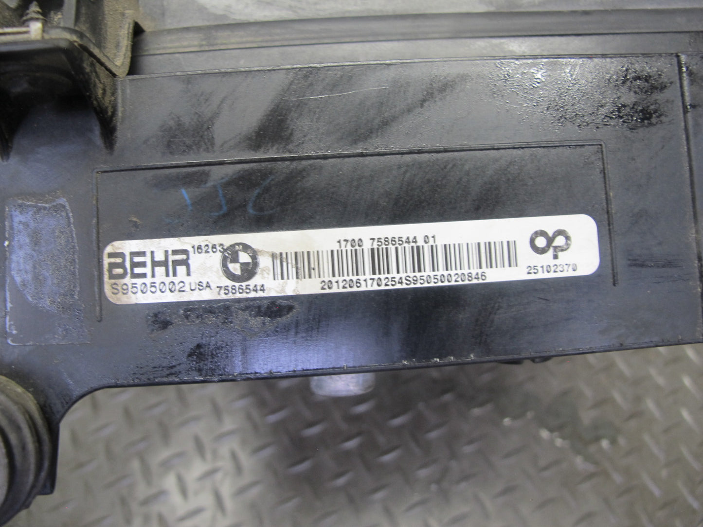 2010-2013 BMW E70 E71 X5M X6M S63 Engine Front Right Oil Cooler w Shroud