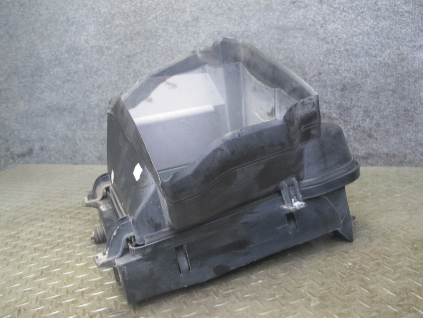 2010-2013 BMW E70 E71 X5M X6M S63 Engine Front Right Oil Cooler w Shroud