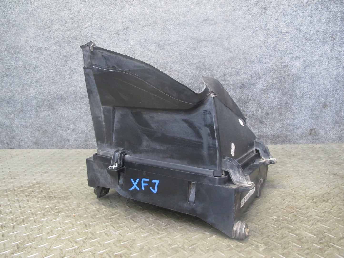 2010-2013 BMW E70 E71 X5M X6M S63 Engine Front Right Oil Cooler w Shroud