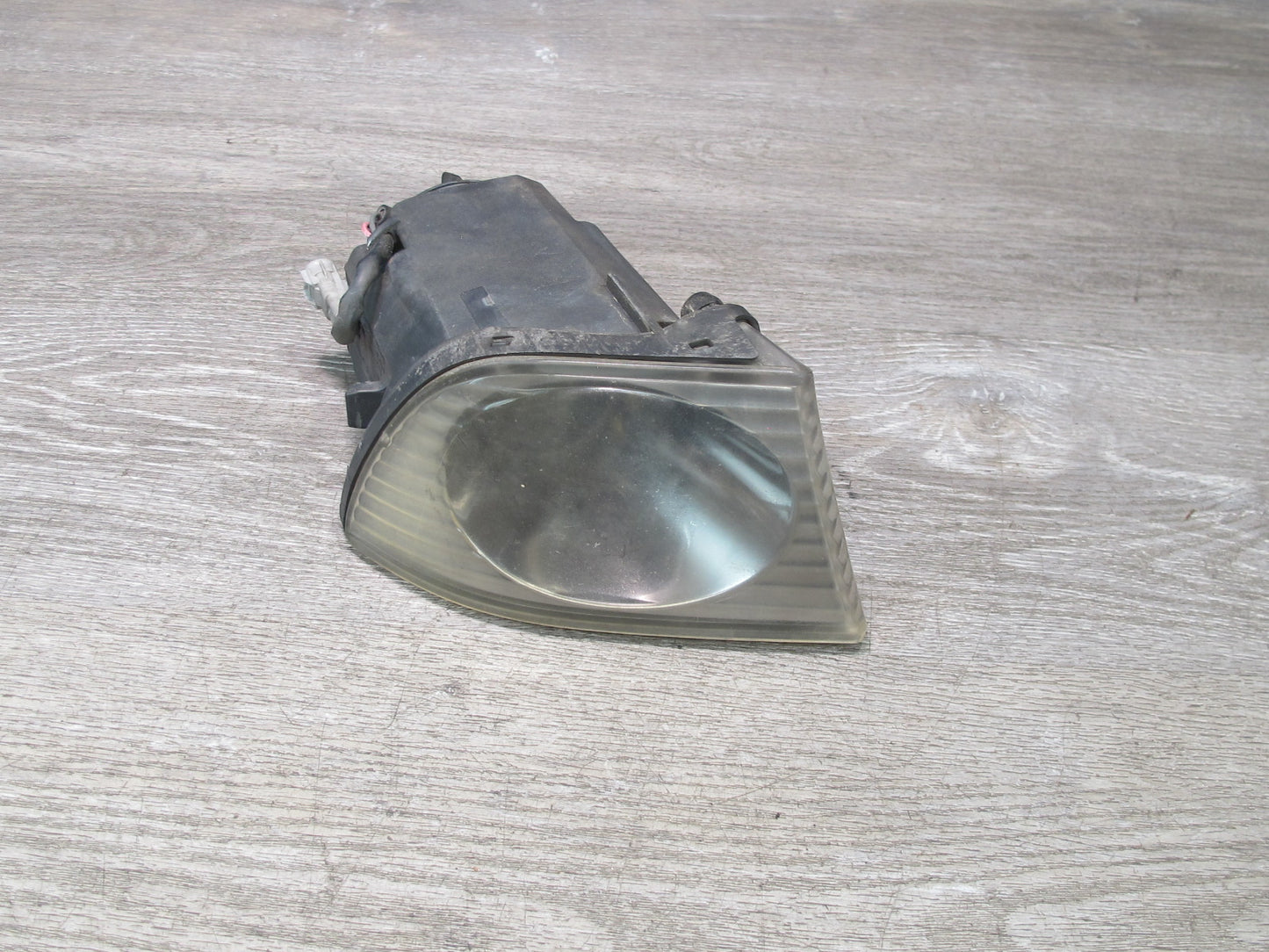 04-05 Lexus IS300 JCE10L Sedan Set of 2 Front Left & Right Fog Light Lamp OEM